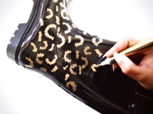 glitter-n-glue-diy-gold-leaf-leopard-rainboots-draw