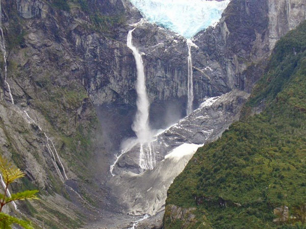 perierga.gr - Ο “κρεμαστός” παγετώνας της Χιλής!